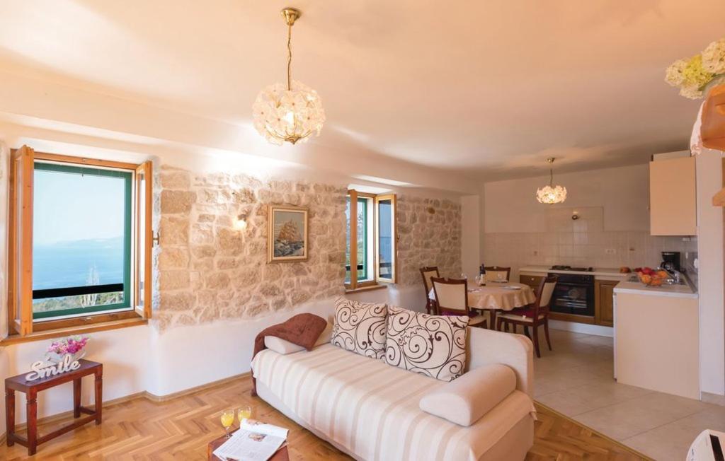 Vacation Apartments Feniks Tučepi Esterno foto