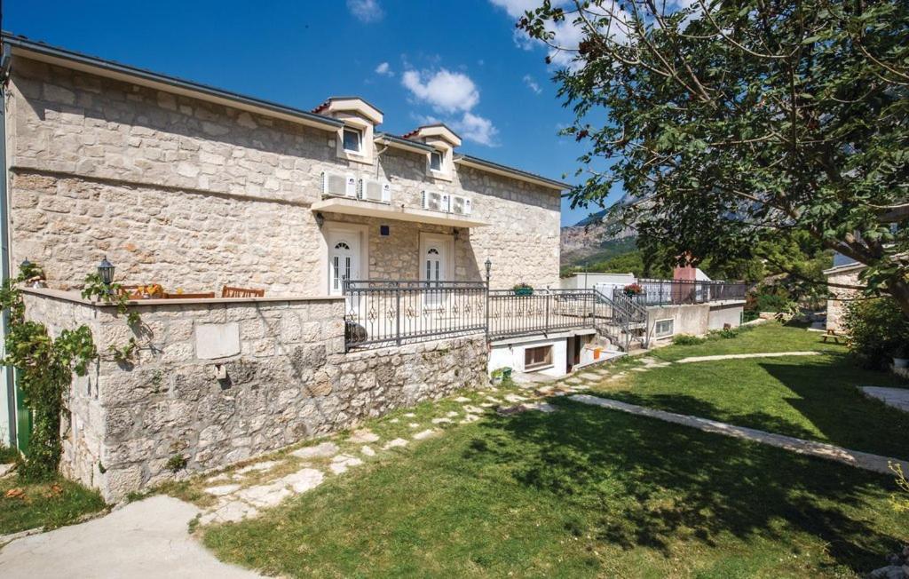 Vacation Apartments Feniks Tučepi Esterno foto