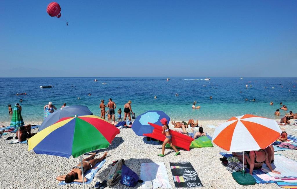 Vacation Apartments Feniks Tučepi Esterno foto