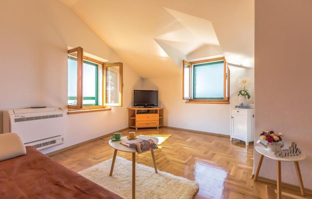 Vacation Apartments Feniks Tučepi Esterno foto