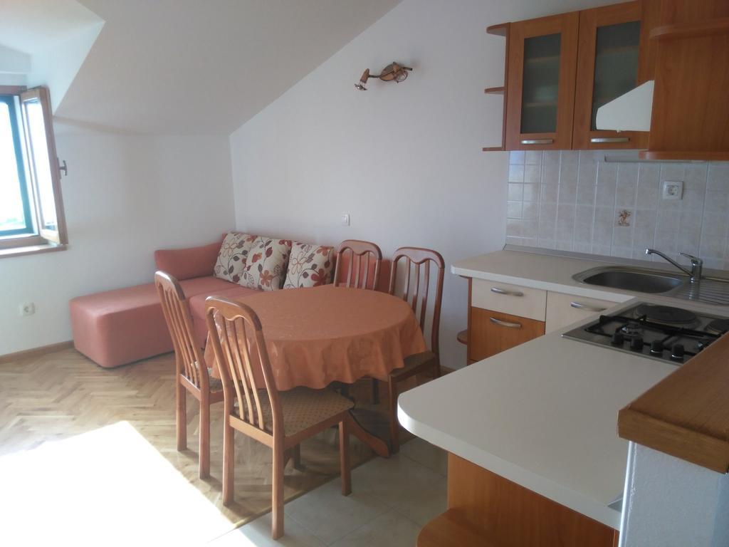 Vacation Apartments Feniks Tučepi Esterno foto
