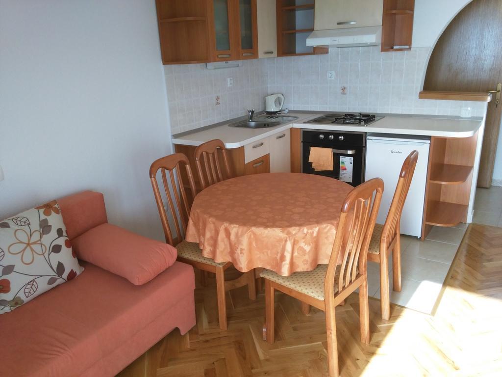 Vacation Apartments Feniks Tučepi Esterno foto