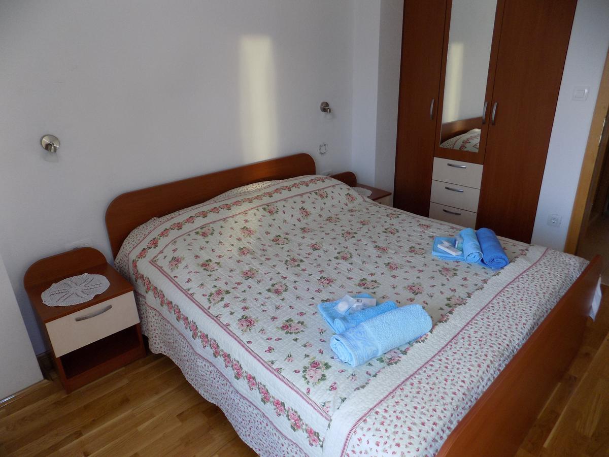 Vacation Apartments Feniks Tučepi Esterno foto