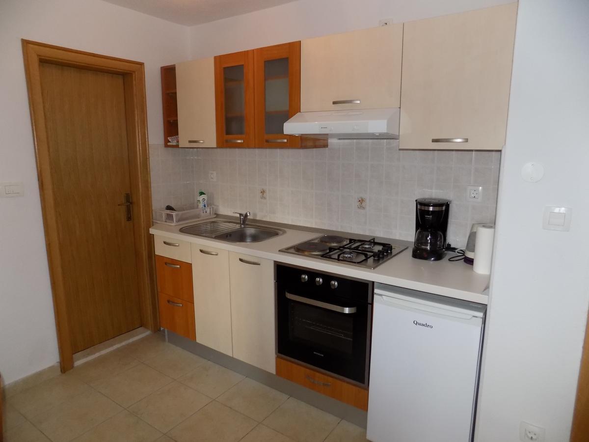 Vacation Apartments Feniks Tučepi Esterno foto